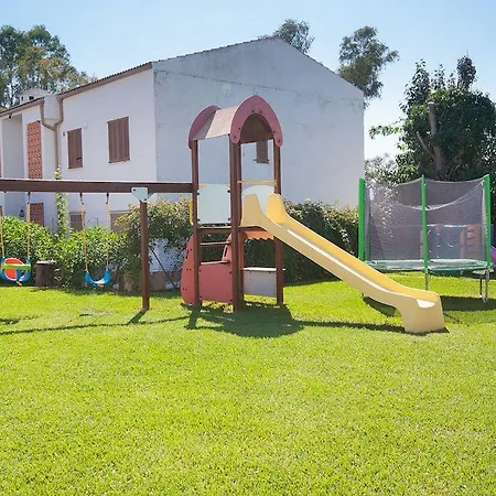 Universal Elisa Aparthotel 4*