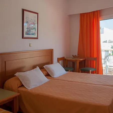 Universal Elisa Aparthotel 4*